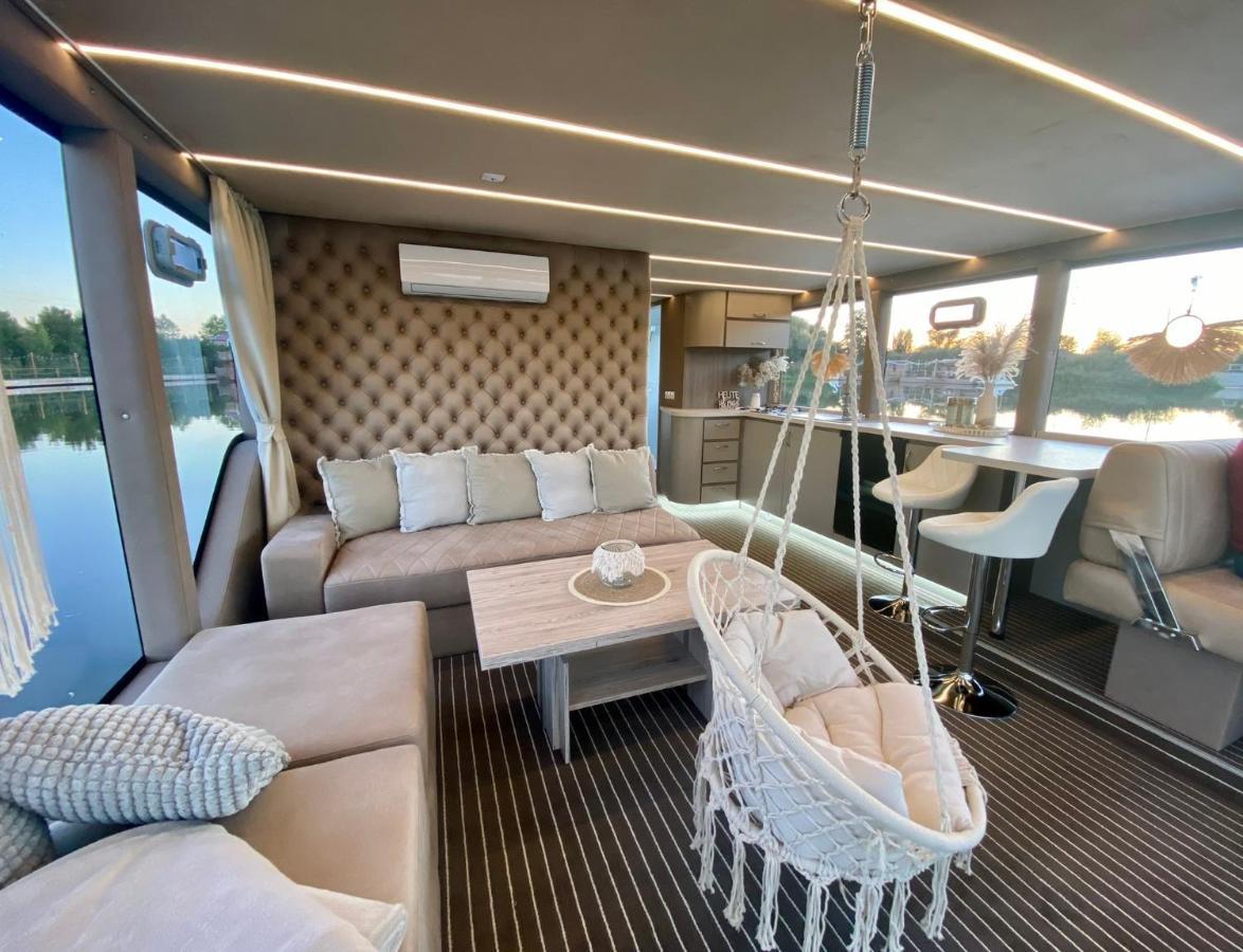 Lieblingsplatz Parey - Schwimmendes Hausboot Hotel Екстериор снимка
