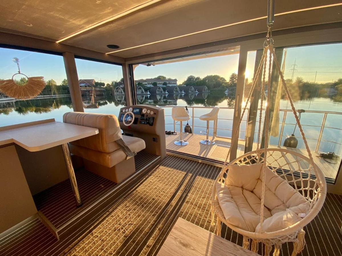 Lieblingsplatz Parey - Schwimmendes Hausboot Hotel Екстериор снимка